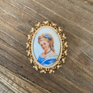Florenza Limoges gold toned pearl cameo broach “Lady in Blue”